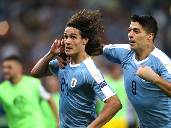 Cavani pide a uruguayos que aprendan de los errores europeos