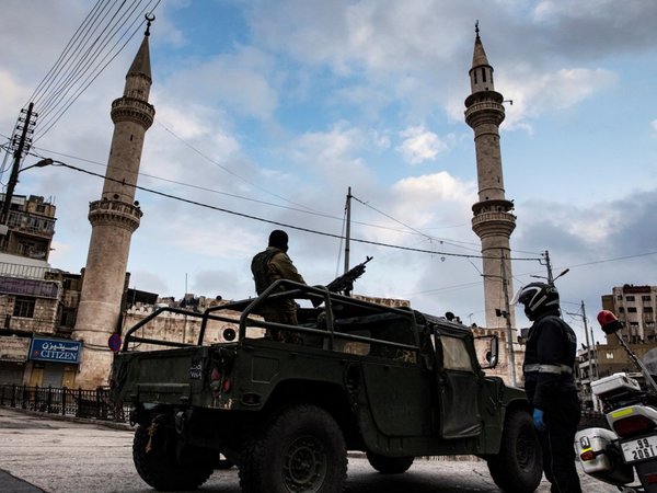 Unos 700 detenidos en Jordania por violar el toque de queda del coronavirus