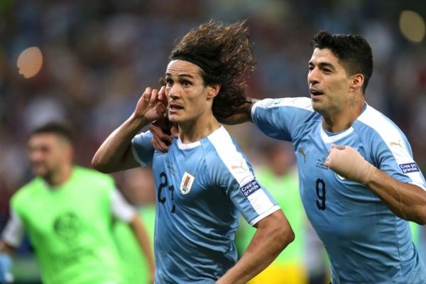 Cavani pide a uruguayos que aprendan de los errores europeos