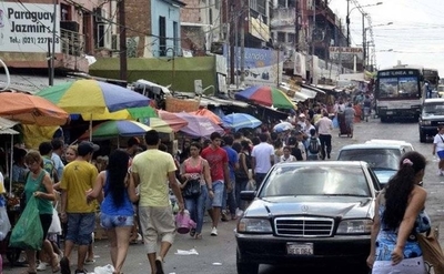 HOY / Para evitar aglomeración de personas, ordenan cierre de calles aledañas al Mercado 4