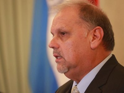 Roa amenaza con renunciar si se politiza entrega de kits de alimentos