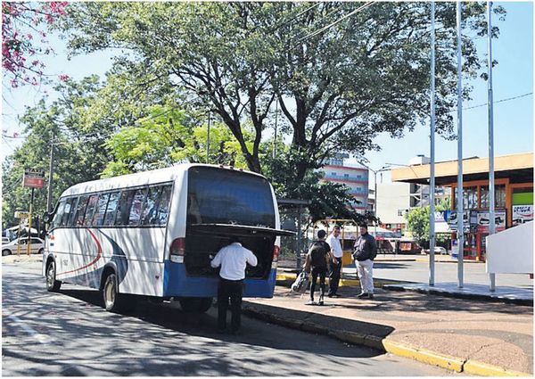 Suspenden el servicio de buses en Ciudad del Este - Interior - ABC Color