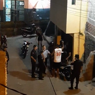 Hombre fue detenido y puesto a disposición de la Fiscalía tras agredir a comisario