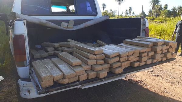 Hallan abandonada camioneta cargada con marihuana - Nacionales - ABC Color