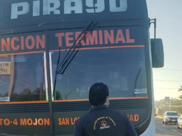 Dinatrán verifica que pasajeros viajen sentados y en buses limpios