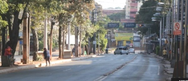 Empresas de transporte de CDE no trabajan, pero de ciudades aledañas sí - ADN Paraguayo
