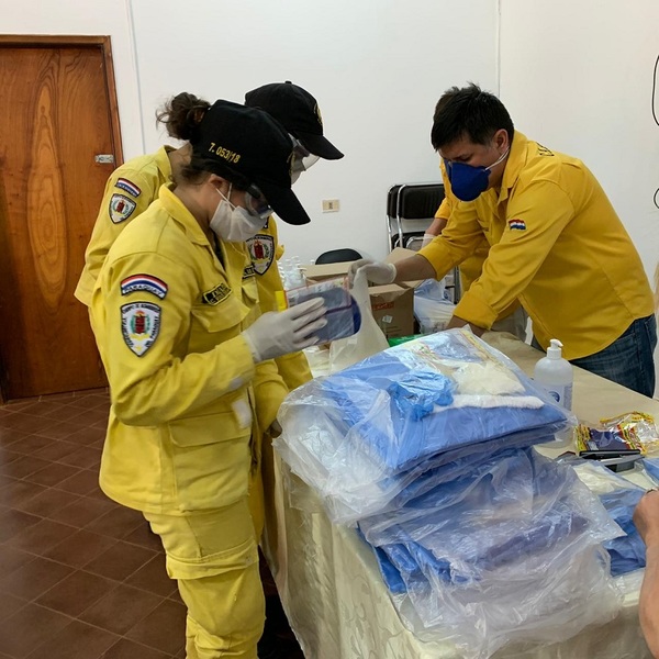 En Caazapá preparan 750 kits de equipos de protección para personal hospitalario | .::Agencia IP::.