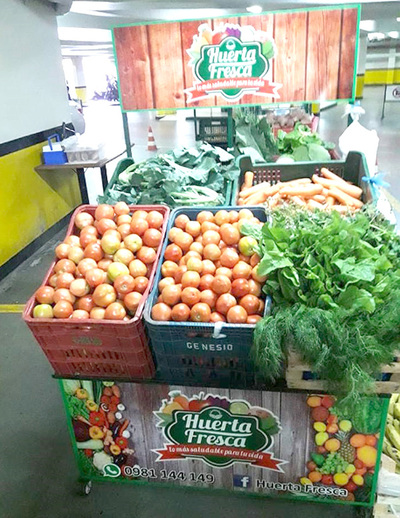 Feria de productos hortícolas en el shopping Zuni