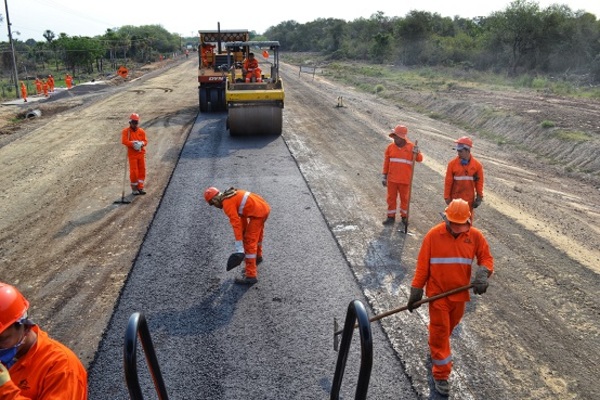 Continúan obras del Corredor Vial Bioceánico con medidas sanitarias por Covid-19 | .::Agencia IP::.