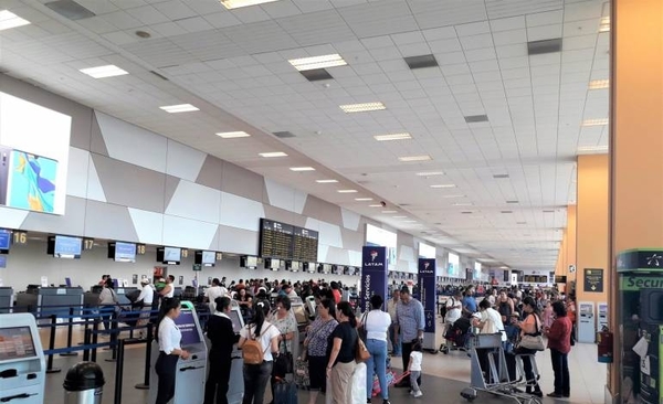 HOY / Paraguayos salieron a vacacionar en plena crisis y ahora piden auxilio para volver