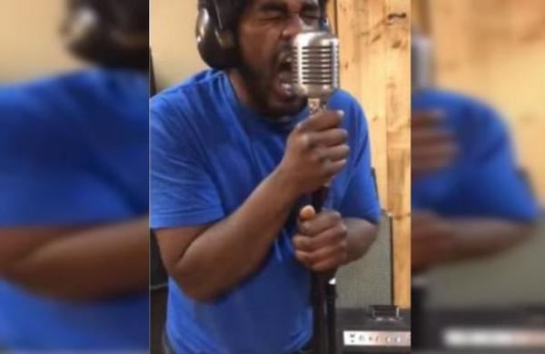 'Stay Inside': Los consejos de un músico para combatir el coronavirus al ritmo de Nirvana - C9N
