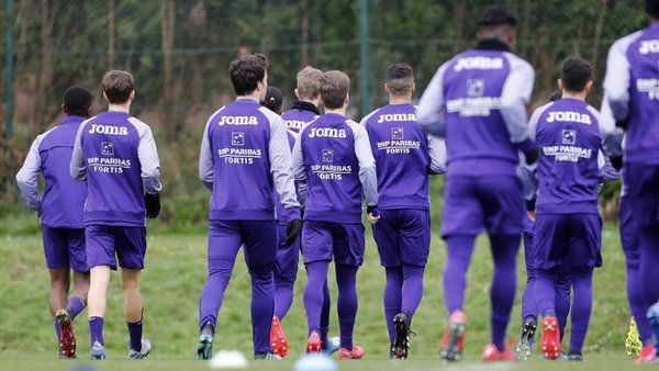 Desempleo temporal para jugadores y técnicos en Bélgica