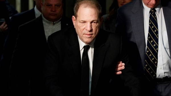 HOY / Harvey Weinstein arrojó positivo al coronavirus, según medios