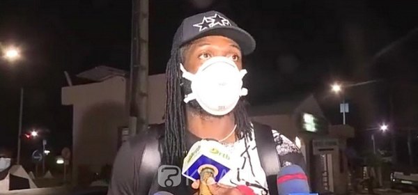 Adebayor viajó en plena crisis y quedó 'retenido' en Benín