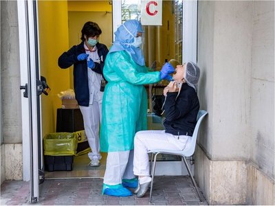 De 100.000 casos de coronavirus en 67 días a 300.000 en solo 15 días más