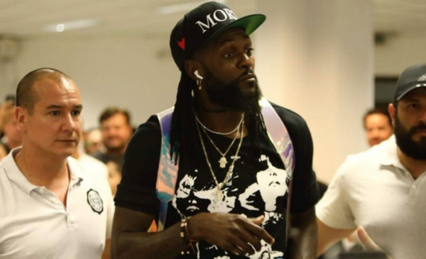 HOY / Adebayor va a su país y Olimpia aclara la situación