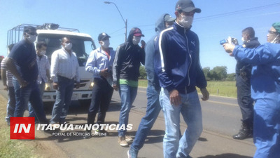 APRETADOS EN UN CAMIÓN DEBEN LLEGAR A TRABAJAR A PESAR DE LA CUARENTENA.