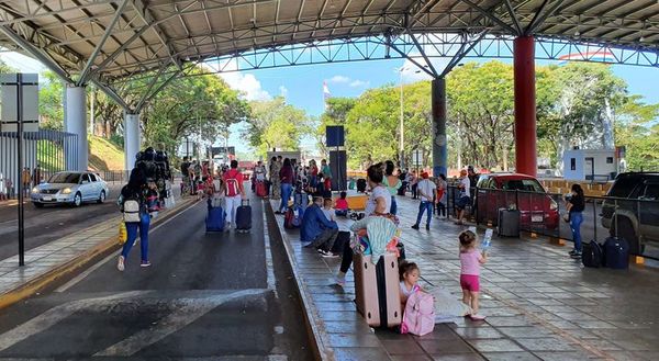 Tras intervención de Salud envían a sus ciudades a paraguayos ingresados desde Brasil - ABC en el Este - ABC Color