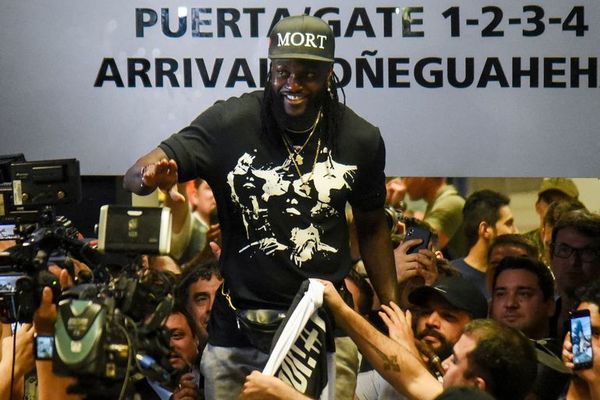 “Adebayor volvió a su país” - Olimpia - ABC Color