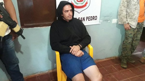 Denuncian a Aquiles Báez por supuesta agresión a vecino y policías | Noticias Paraguay
