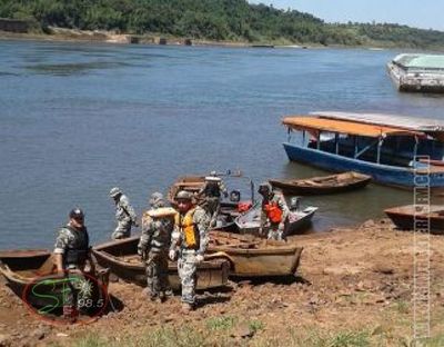 Armada paraguaya incauta 5 embarcaciones en el Paraná