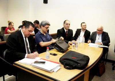 Juicio oral por “coquitos de oro” debe seguir hoy - Política - ABC Color