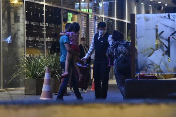 Paraguayos que llegaron desde Brasil harán la cuarentena en hotel de Asunción - Nacionales - ABC Color