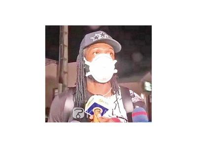 Adebayor no llegó a Togo, quedó varado en Benin