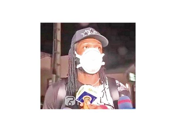 Adebayor no llegó a Togo, quedó varado en Benin