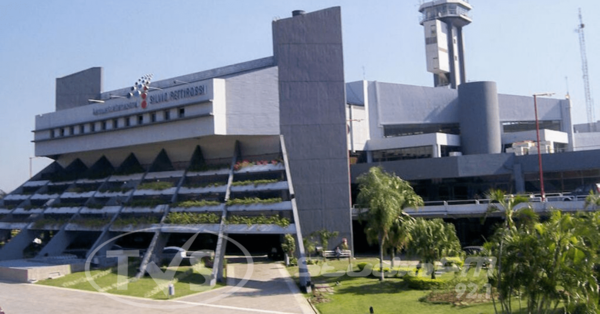 Dinac prohibió el ingreso de vuelos comerciales