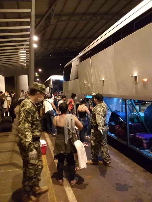 Manifestación de MEDICOS en el Puente de la Amistad por que NO se cumple el AISLAMIENTO ordenado por el Gobierno