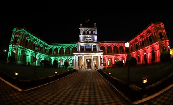 Palacio de López brilló con colores de la bandera italiana