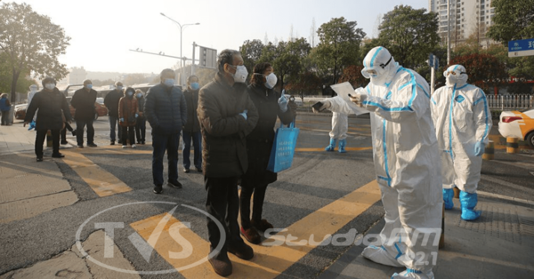 Wuhan vislumbra fin de un confinamiento que se extiende por el planeta