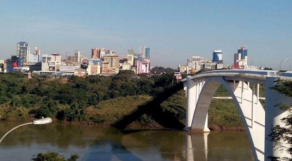 Presidente ordena cerrar todas las fronteras: "El bicho no viene solo por avión"