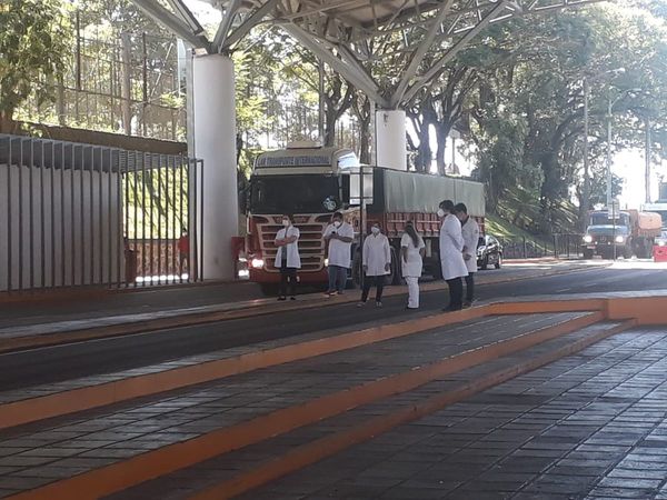 CDE: médicos exigen cuarentena para compatriotas que ingresan al país