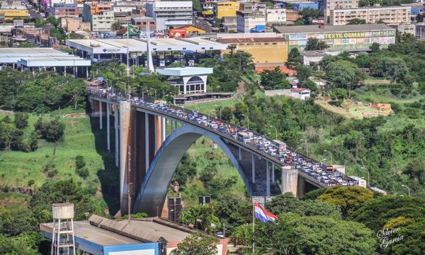 Presidente ordena cerrar todas las fronteras: “El bicho no viene solo por avión”