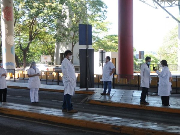 Médicos esteños exigen aislación para compatriotas llegados de Brasil