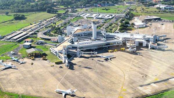 Paraguay cierra sus aeropuertos: DINAC prohíbe vuelos comerciales y privados hasta el 12 de abril