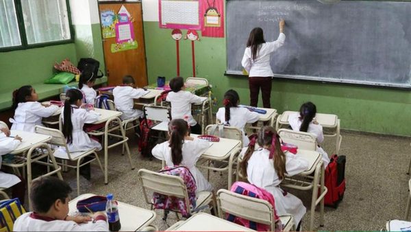 1.370 millones de niños y jóvenes dejaron de asistir a las escuelas