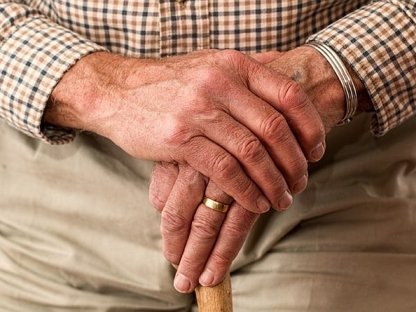 Voluntarios piden alimentos no perecederos y otros para comedor de abuelos