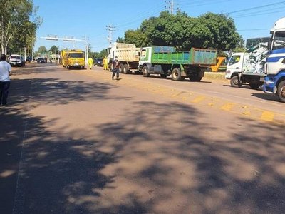 Covid-19: Desinfectan vehículos que ingresan a Villarrica