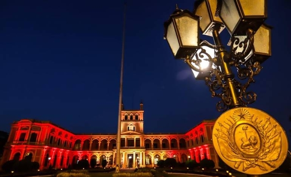 HOY / El Palacio de López se ilumina con los colores de España en homenaje a fallecidos por el Covid-19