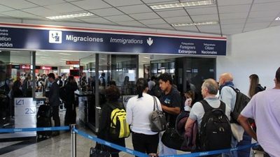 Paraguayos varados en aeropuertos serán asistidos