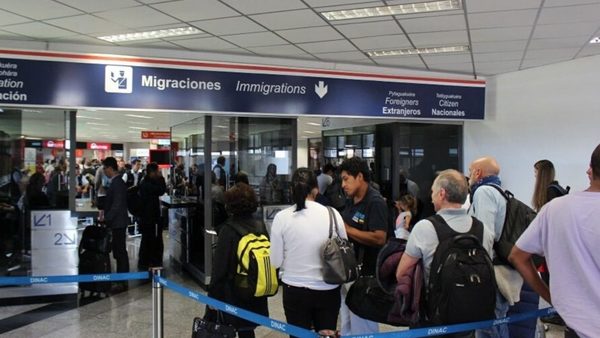 Paraguayos varados en aeropuertos serán asistidos