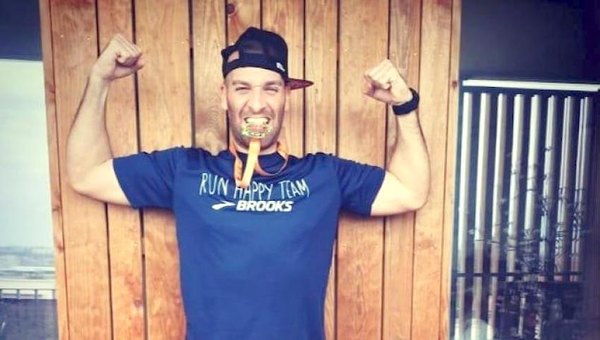 Corrió maratón de más de 40 km en su balcón | Crónica