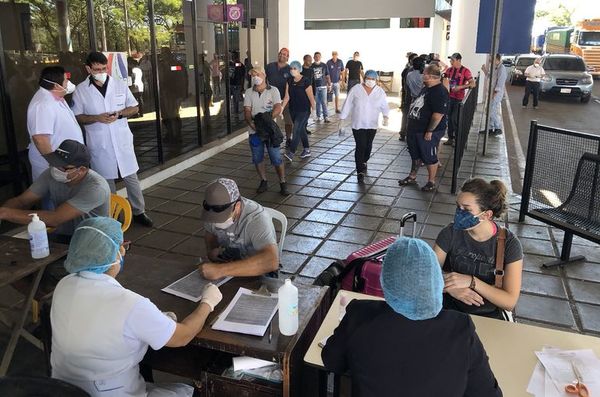 Los médicos pidieron el cierre total del Puente de la Amistad - Locales - ABC Color