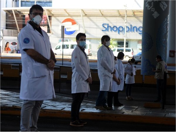 Médicos de Alto Paraná celebran el cierre total del Puente de la Amistad