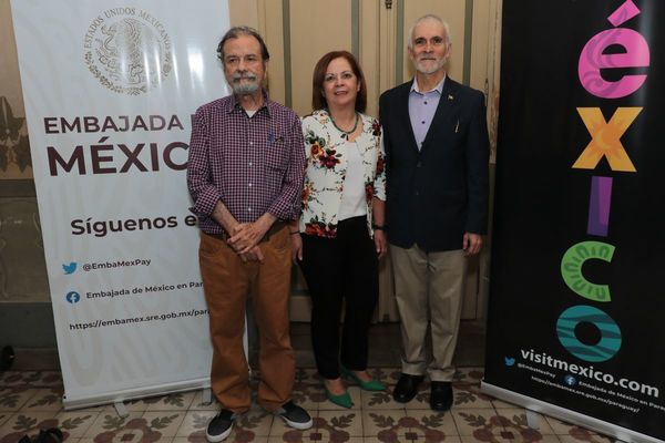 Homenaje a escritora mexicana