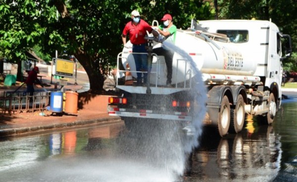 Municipalidad de CDE realiza desinfección para prevenir el Coronavirus