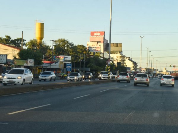 Escasa circulación de vehículos en Asunción por paro sanitario